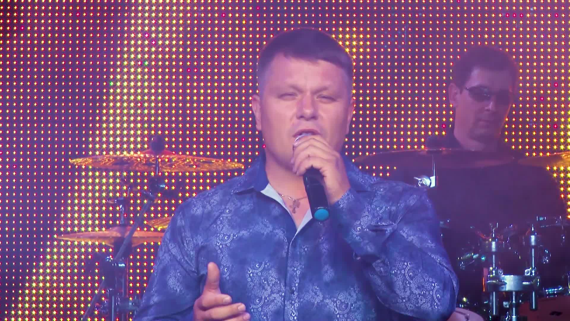 Душевно спели песни. Душевно спели песни. Песни про афган под гитару. Душевно спели песни. Мальчик поёт песню помолимся за родителей.