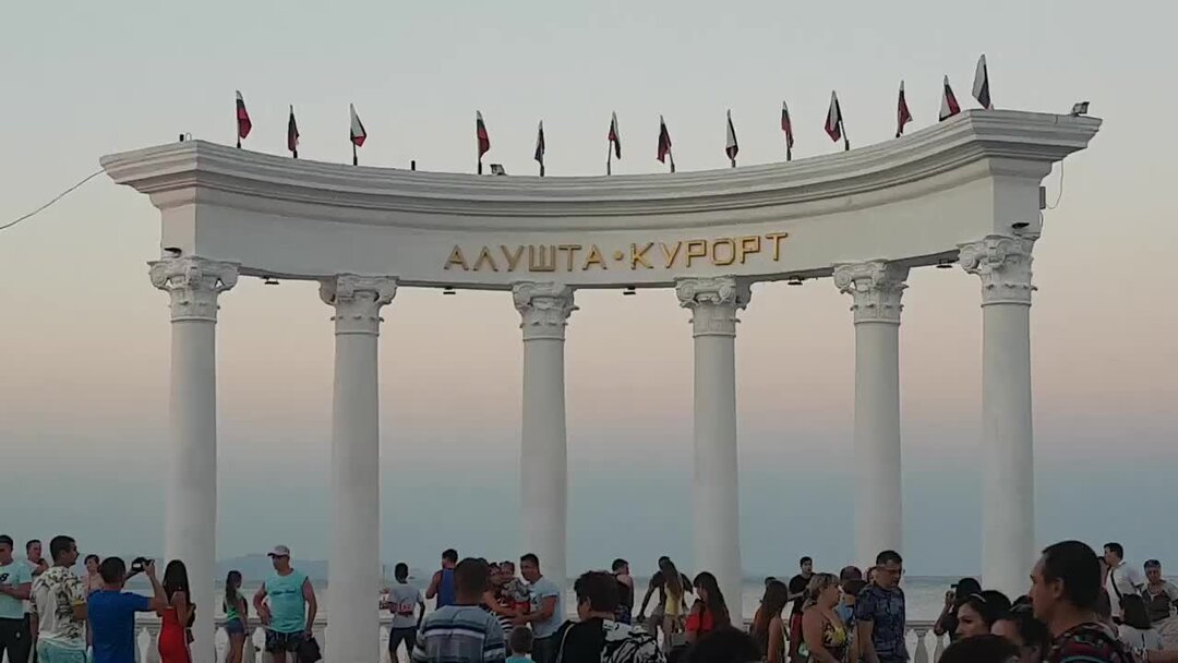 Ротонда. Ротонда. Памятник алушта курортный город. Ротонда на набережной. Достопримечательности алушты в крыму.