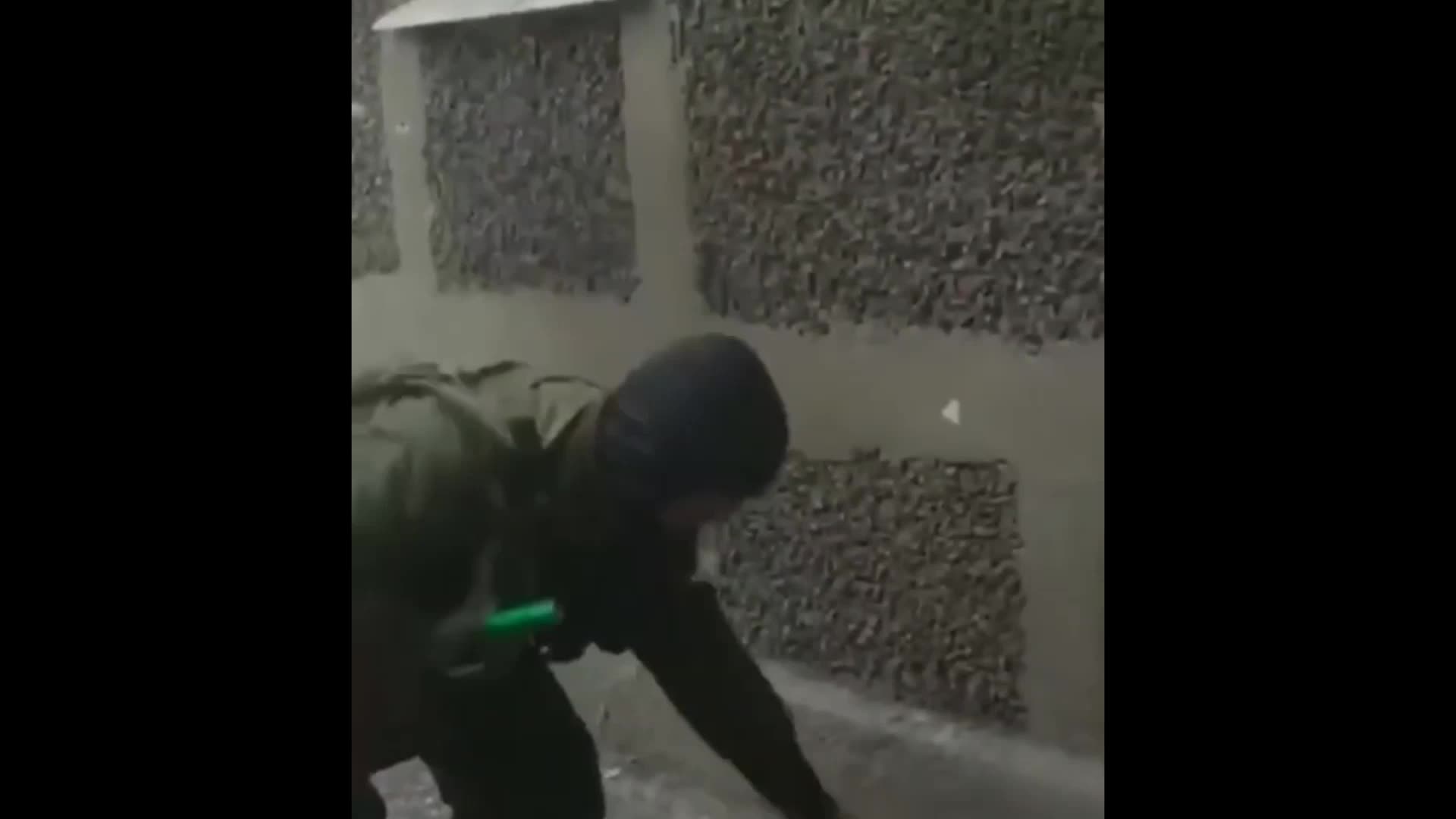 Асланбек идрисов фото. Ислам итляшев салам алейкум братья. Ислам итляшев салам алейкум. Салам алейкум песня текст. Районы кварталы слова.