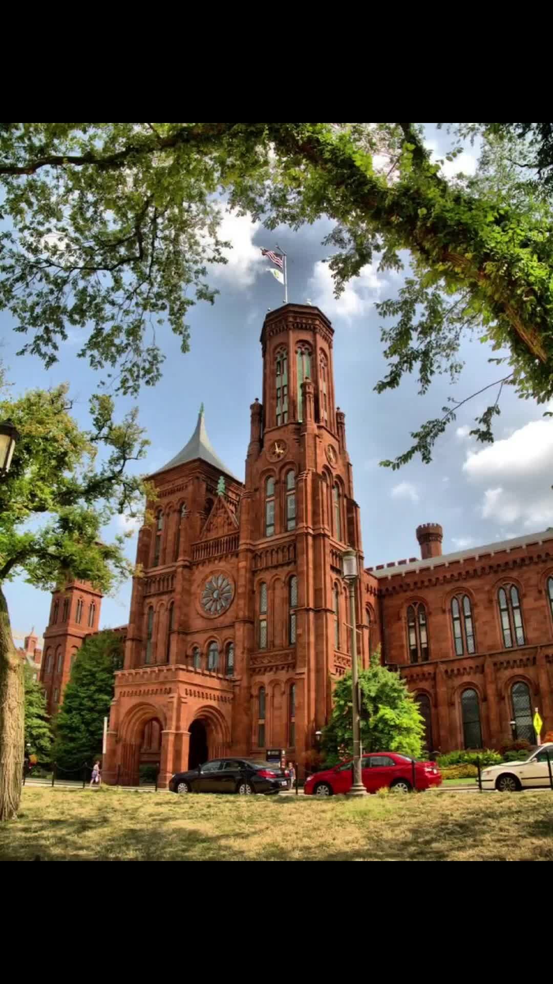 Smithsonian institution museums. Смитсоновский институт в Вашингтоне. Музей Смитсоновского института в Вашингтоне. Здание Смитсоновского института. Смитсоновский замок.