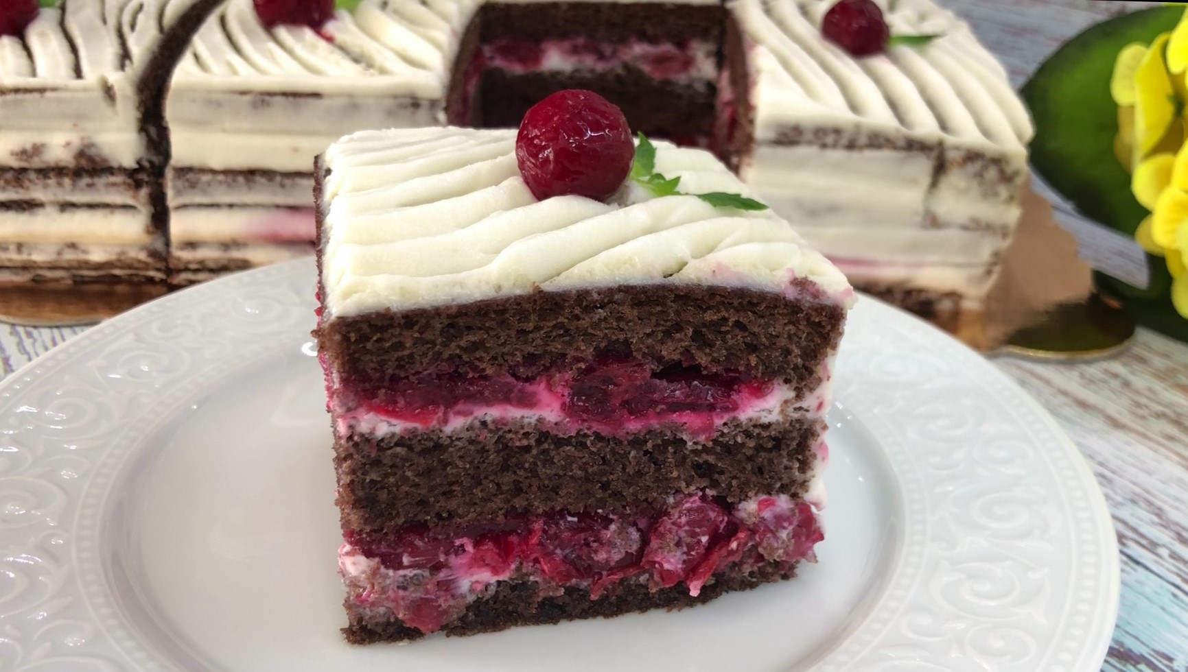 Вкуснейший торт с вишней. Торт "шоколадный с вишней". Торт черри кейк. Торт с вишней и маскарпоне. Торт с вишней и сметанным кремом.