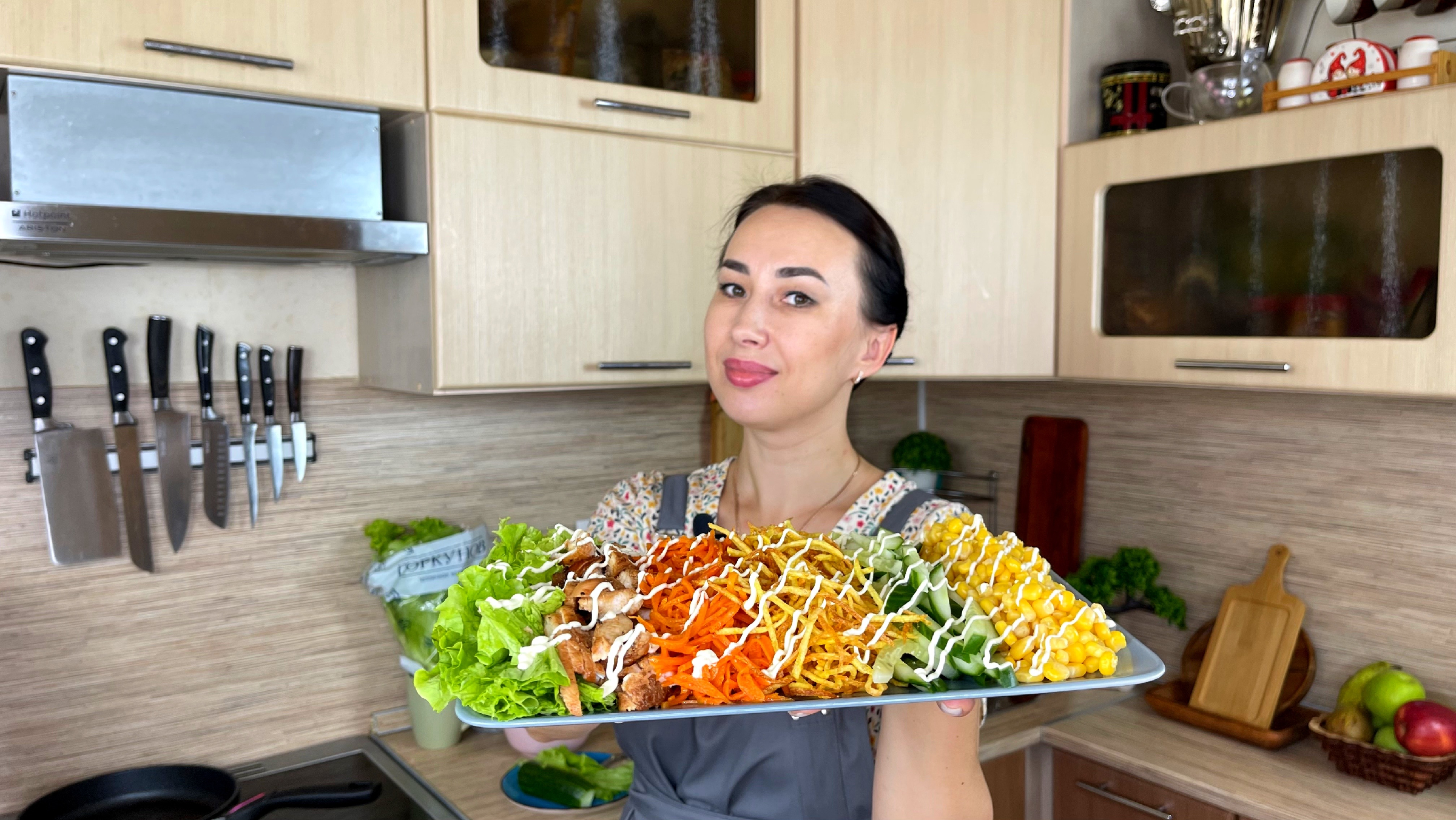 салат баварский с курицей и сухариками и помидорами. простые салаты натальи цветковой. салаты натальи цветковой. простые салаты натальи цветковой. салат баварский охотничий.