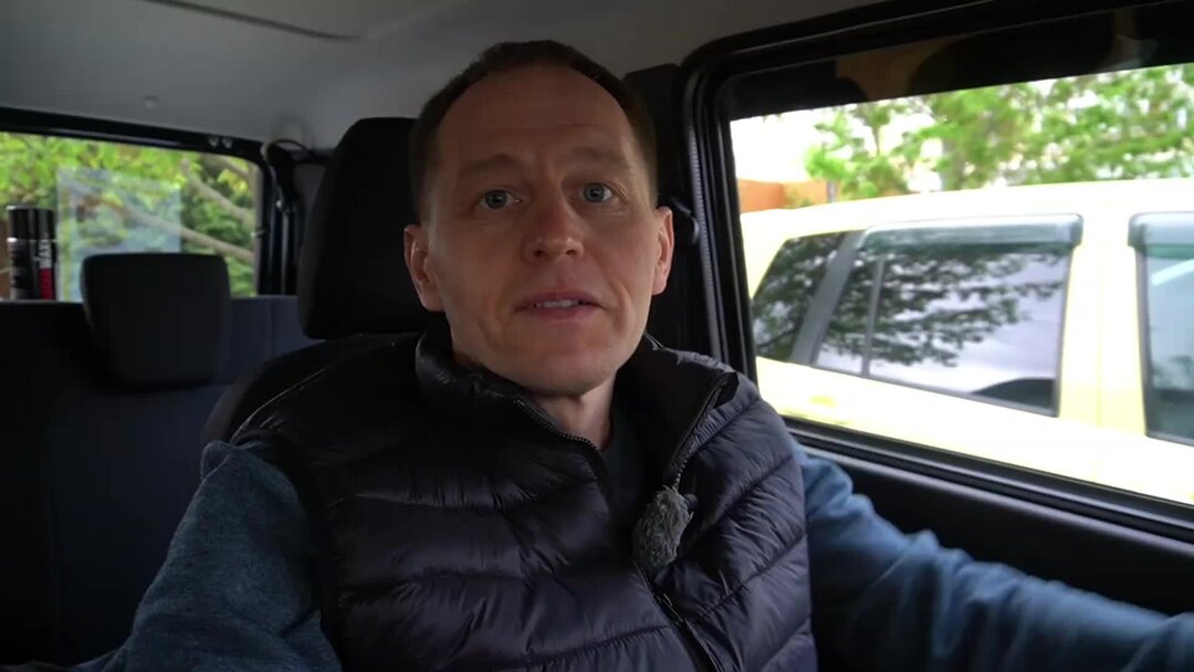 Показываю, как ставятся рейлинги на крышу 3-дв Нивы. Всё элементарно ...