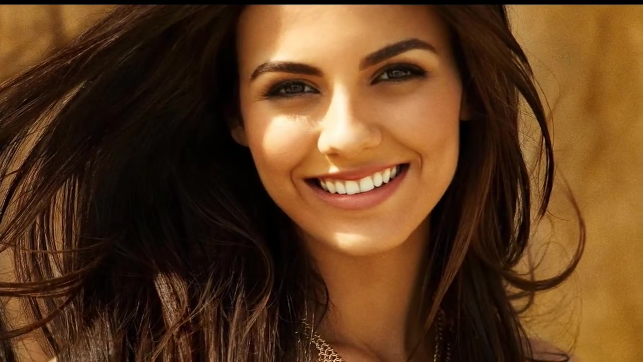 стихи про улыбку и хорошее настроение. настя князева без макияжа. кто красивее всех на свете. картинки для детей. две красивые девушки.