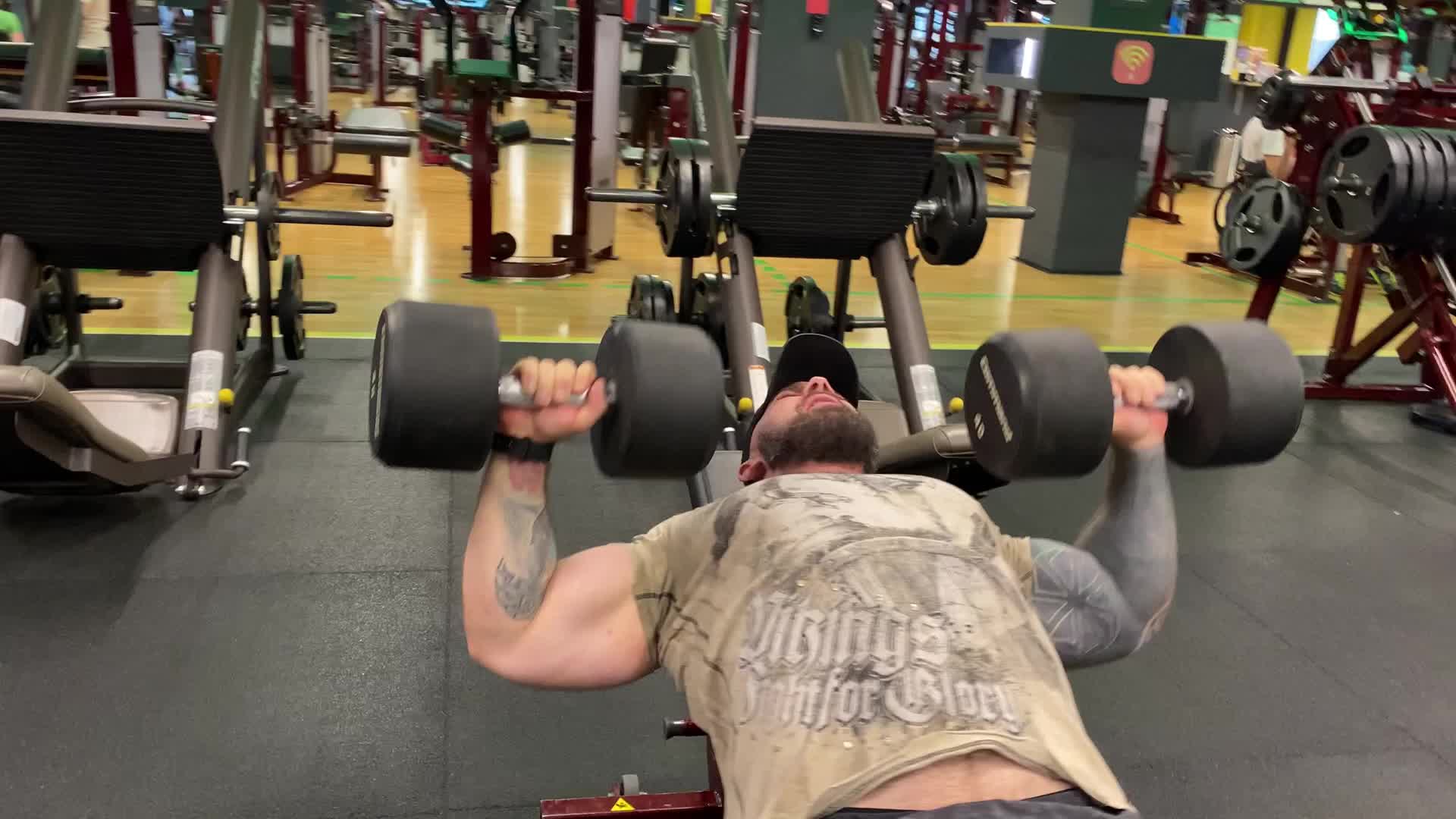 Умер на тренировке. Ронни Колеман жим гантелей 250 фунтов. Жим лежа 250 кг.