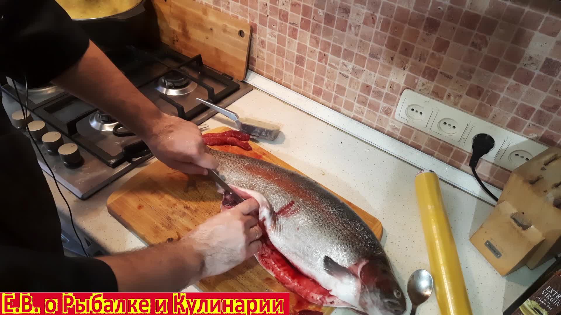 Форель эфтар. Разделка рыбы. Как разделать форель видео. Как разделать форель видео. Разделка форели.