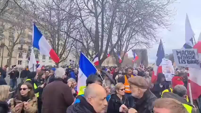 французы 2022. «патриоты» флориан филиппо. флориан филиппо протесты во франции 2023. флориан филиппо французский политик. депутат европарламента флориан филиппо.