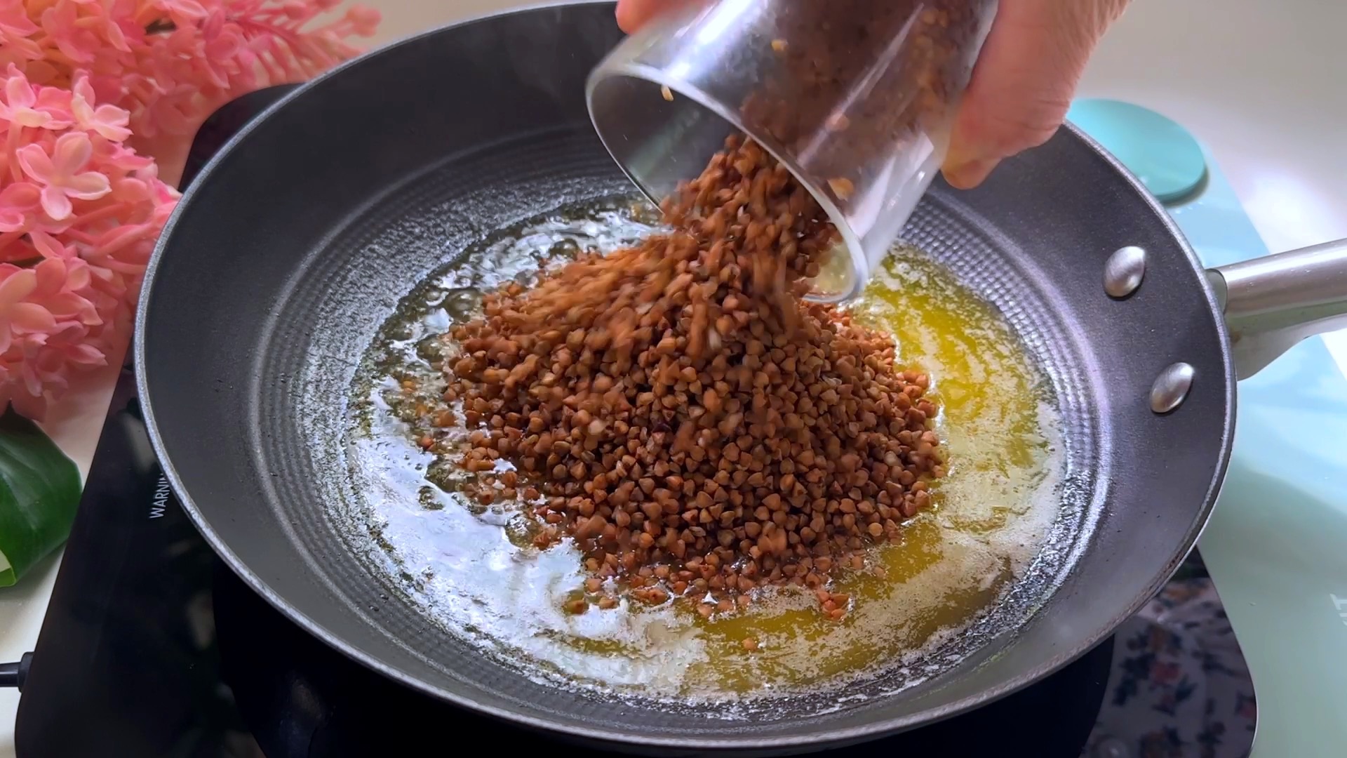 Гречку кидать. Гречка с крабовым мясом. Переваренная гречка. Разваристая гречневая каша. Гречку кидать.