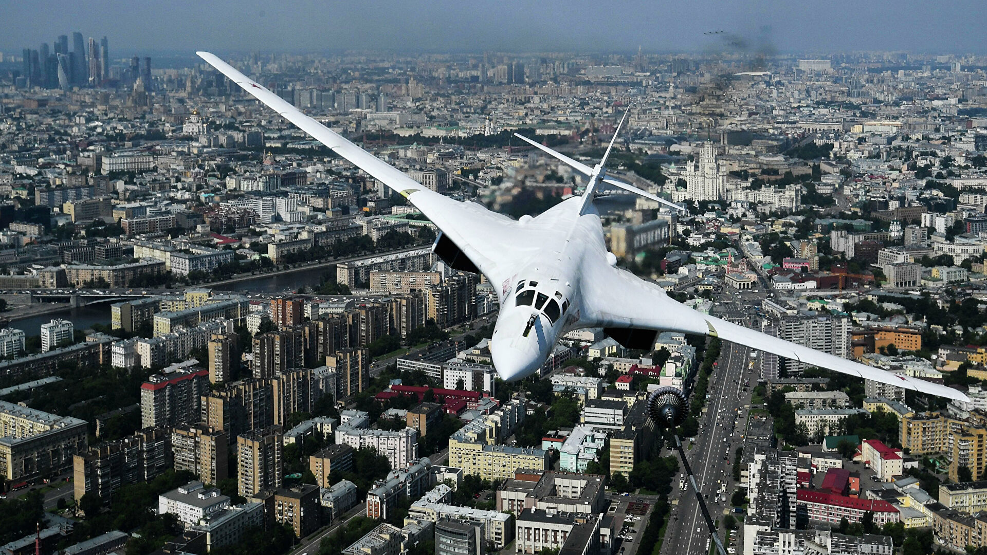 Как называется полет самолетов. Ту-160м. Ту-160 белый лебедь. Ту-160 сверхзвуковой самолёт. Стратегический бомбардировщик ту-160.