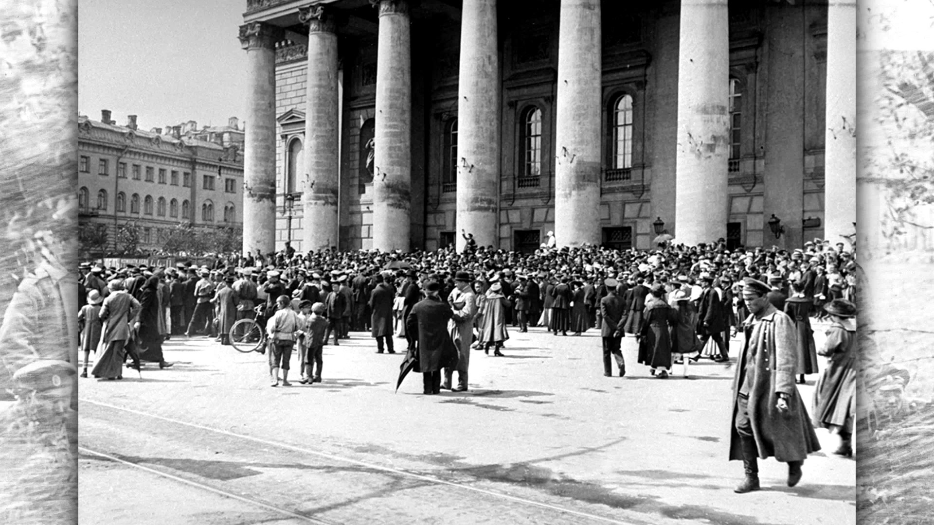 Революция годы конец. Большой театр в Москве 1917 год. Большой театр после революции 1917 года. Театр революции в Москве 1922. Театр Московский в 1917 годы.