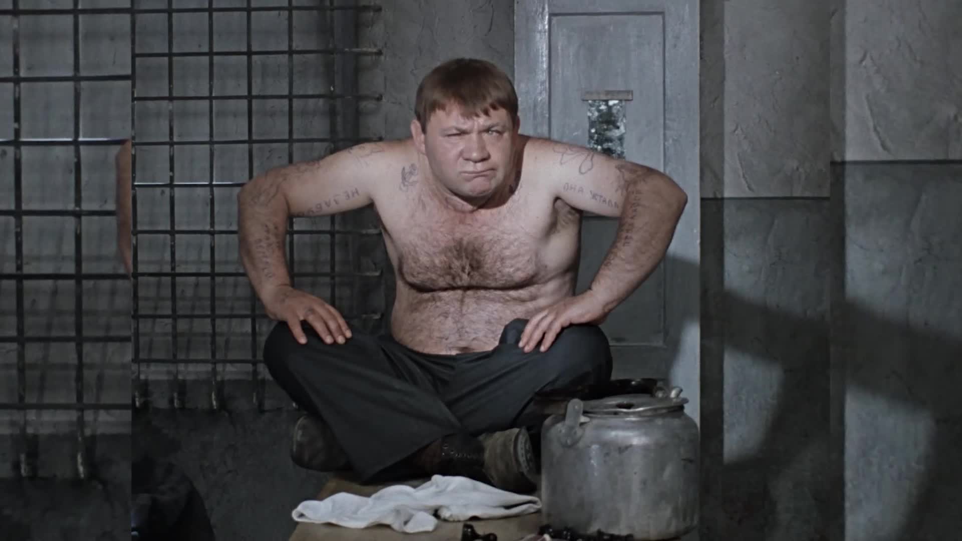 евгений леонов моргалы. доцент хота. золотой шлем джентльмены удачи. доцент джентльмены удачи. джентльмены удачи доцент и трошкин.