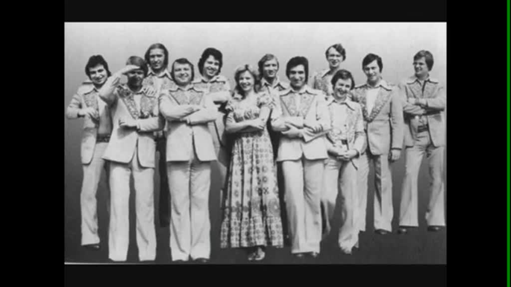 Самоцветы через две зимы. Самоцветы через две зимы. Самоцветы через две зимы 1976 года. Виа самоцветы участники 1974г. Маликов старший.