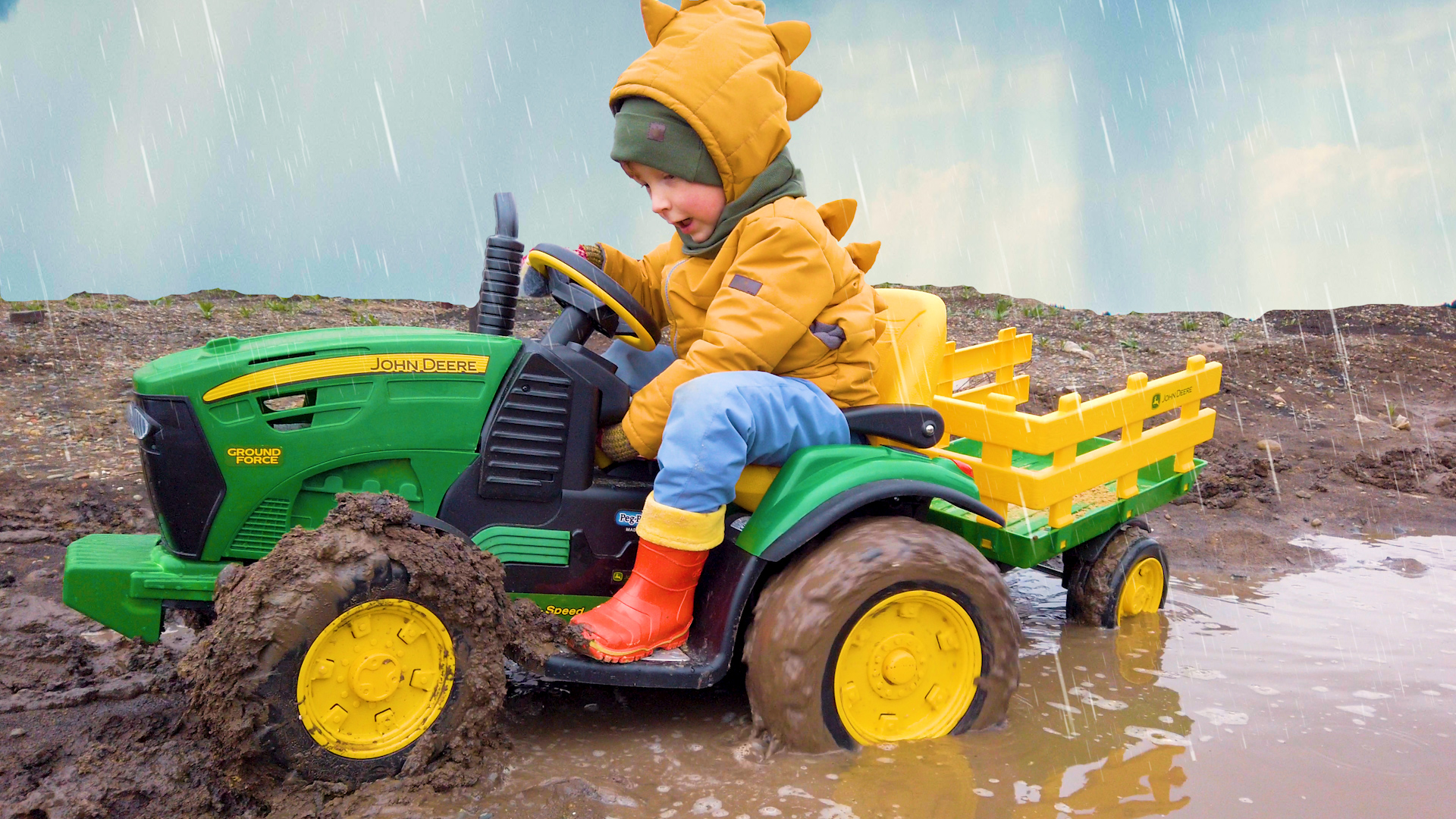 Видео про трактор для детей. Трактора в грязи. Трактор по грязи для детей. Игрушечные трактора по грязи. Грязный трактор для малышей.