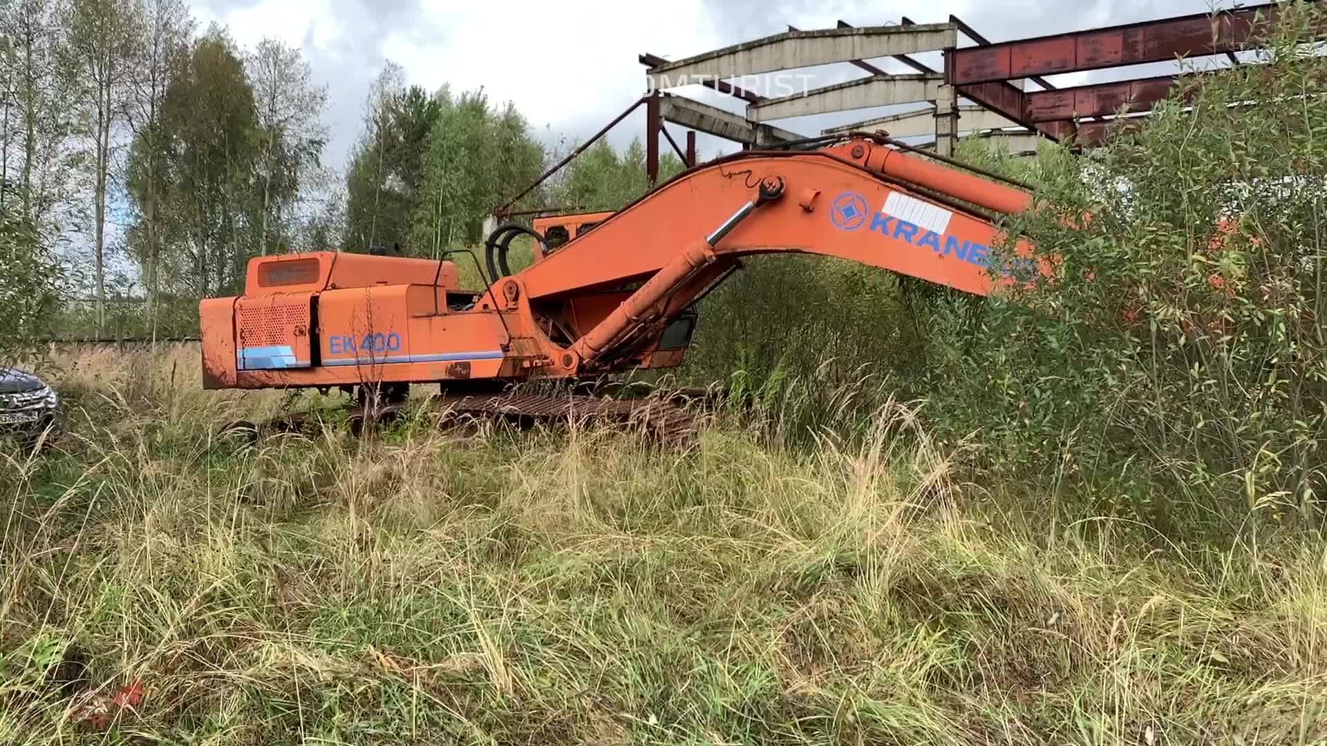 батьковско-ольховские торфоразработки. мтз 80 экскаватор. ржавый экскаватор. брошенный экскаватор. заброшенная сельхозтехника.