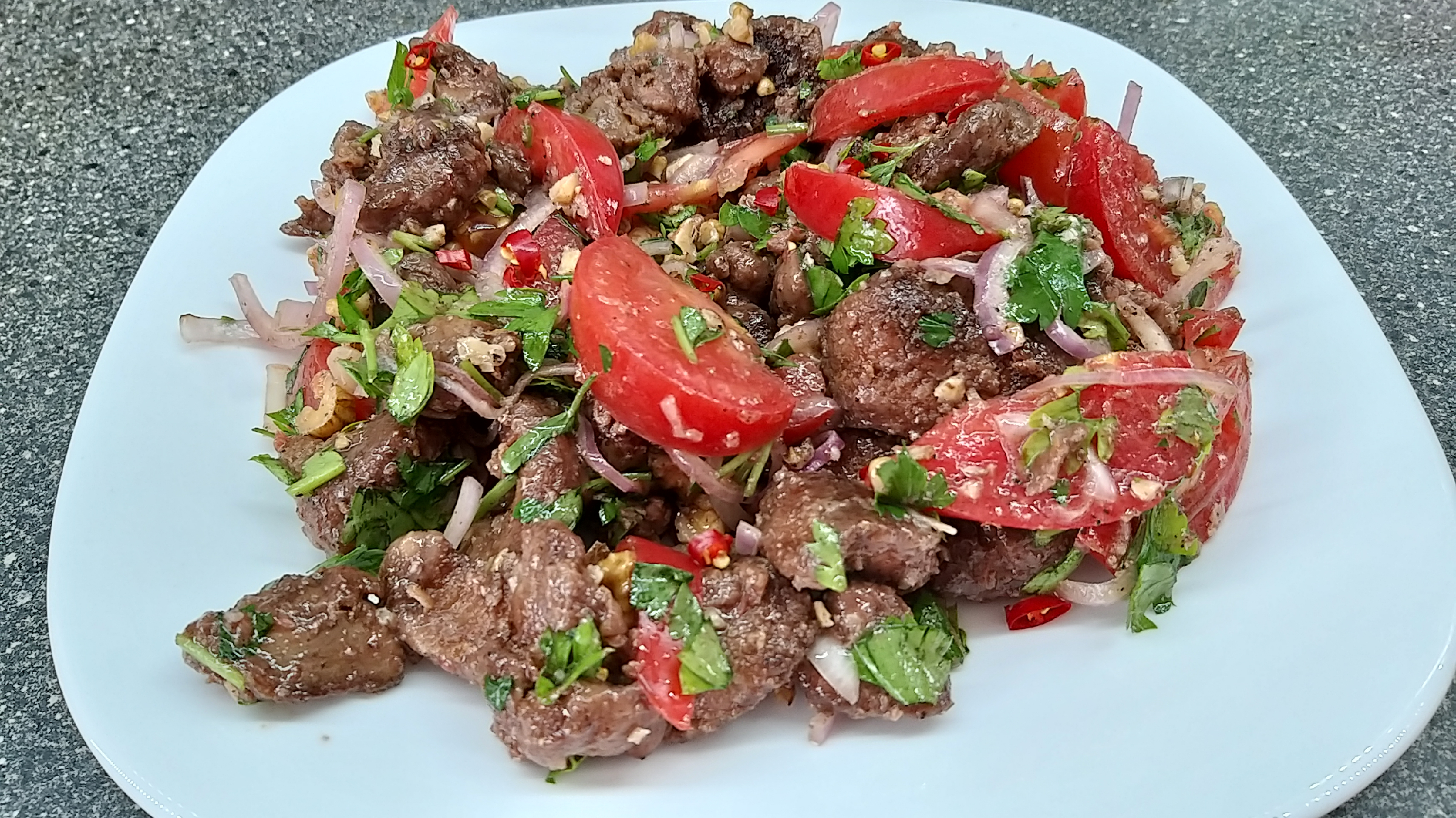 Грузинский салат с куриной печенью