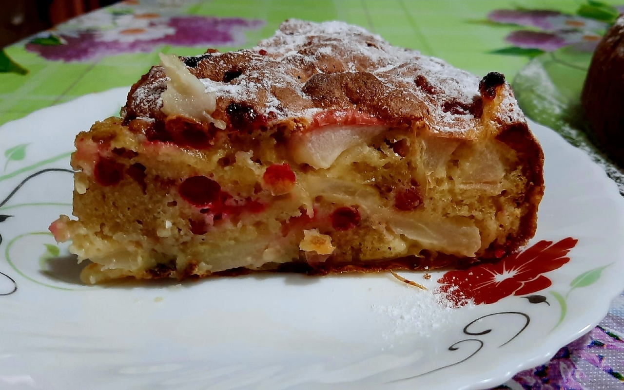 Выпечка с брусникой. Шарлотка с брусникой. Пудинг маргин. Шарлотка с яблоками и брусникой. Заливной пирог с брусникой.