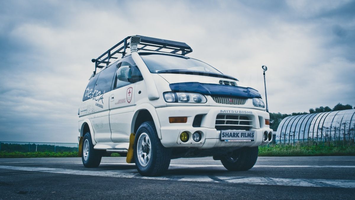 Delica расход. Mitsubishi Delica, 1980. Mitsubishi Delica 3 поколение. Мицубиси Делика 1999 года. Mitsubishi Delica 1986.