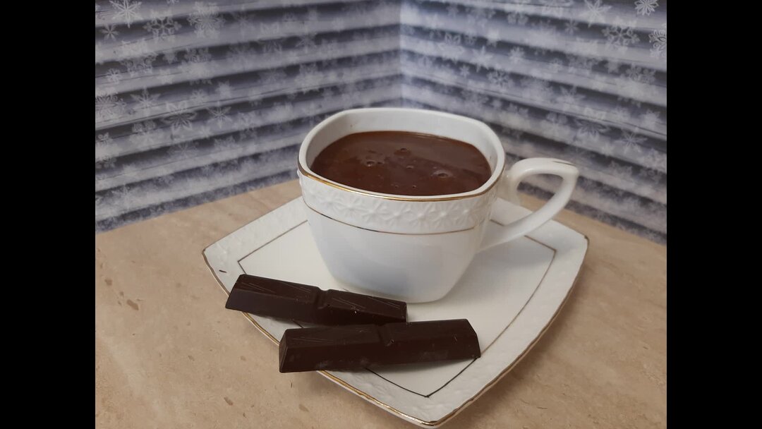 Горячий шоколад без молока. Горячий шоколад из какао порошка. Чашка горячего шоколада. Горячий шоколад. Какао в столовой.