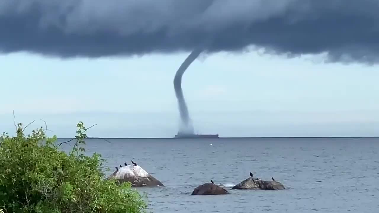 смерч в черном море