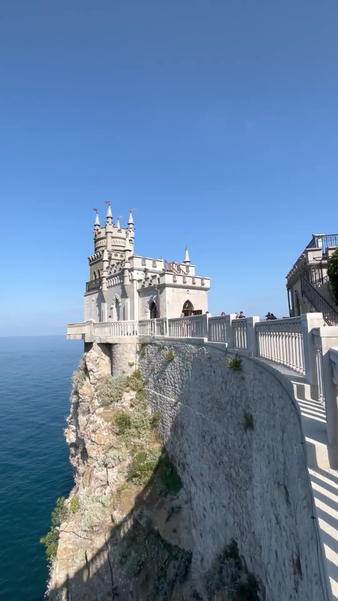 Кремль и Ласточкино гнездо