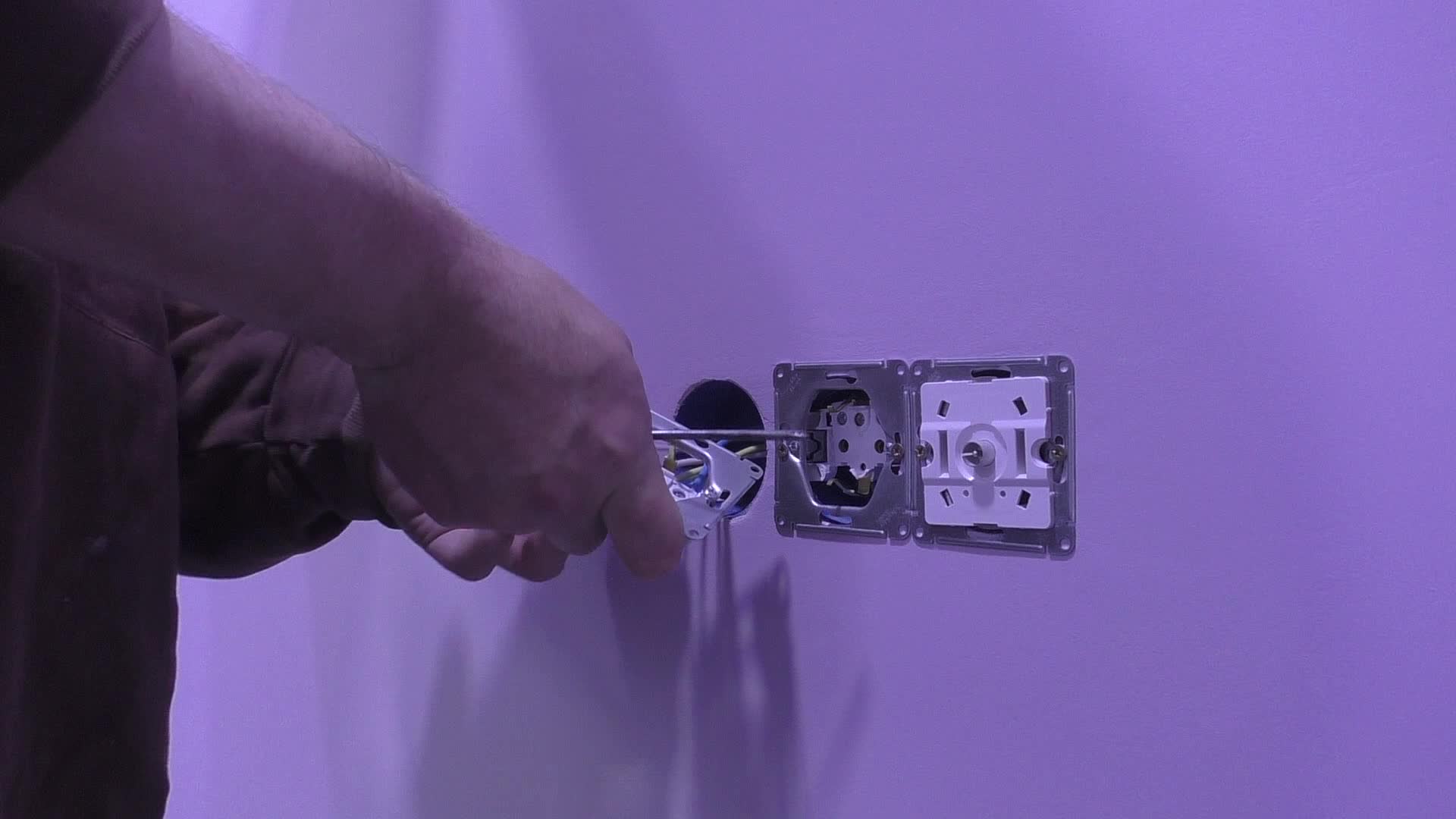 Правила установки розеток и выключателей в ванной комнате