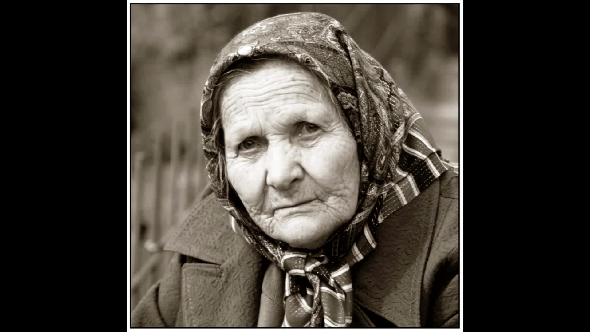 Глаза бабушки и внучки. Песни бабушек в деревнях. Музыка для бабушки. Бабушка с внучкой Кавказ.