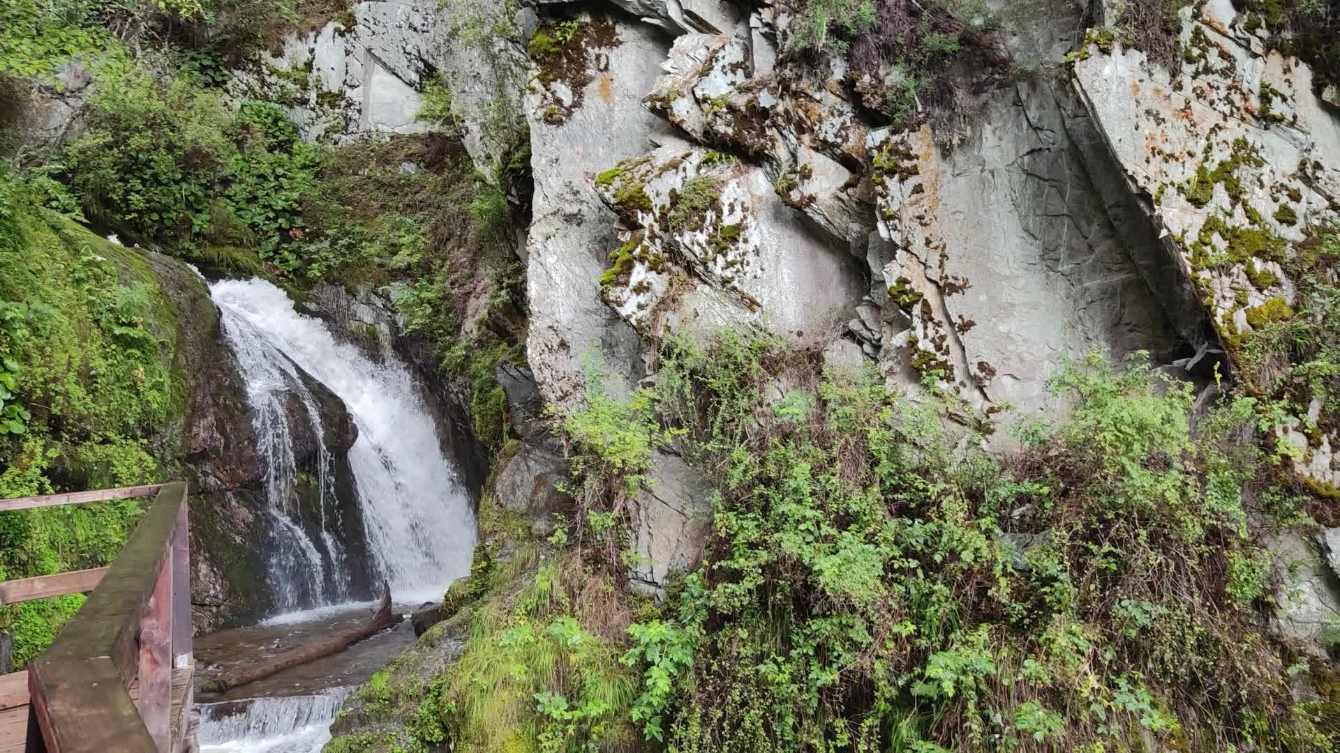 водопады телецкого озера