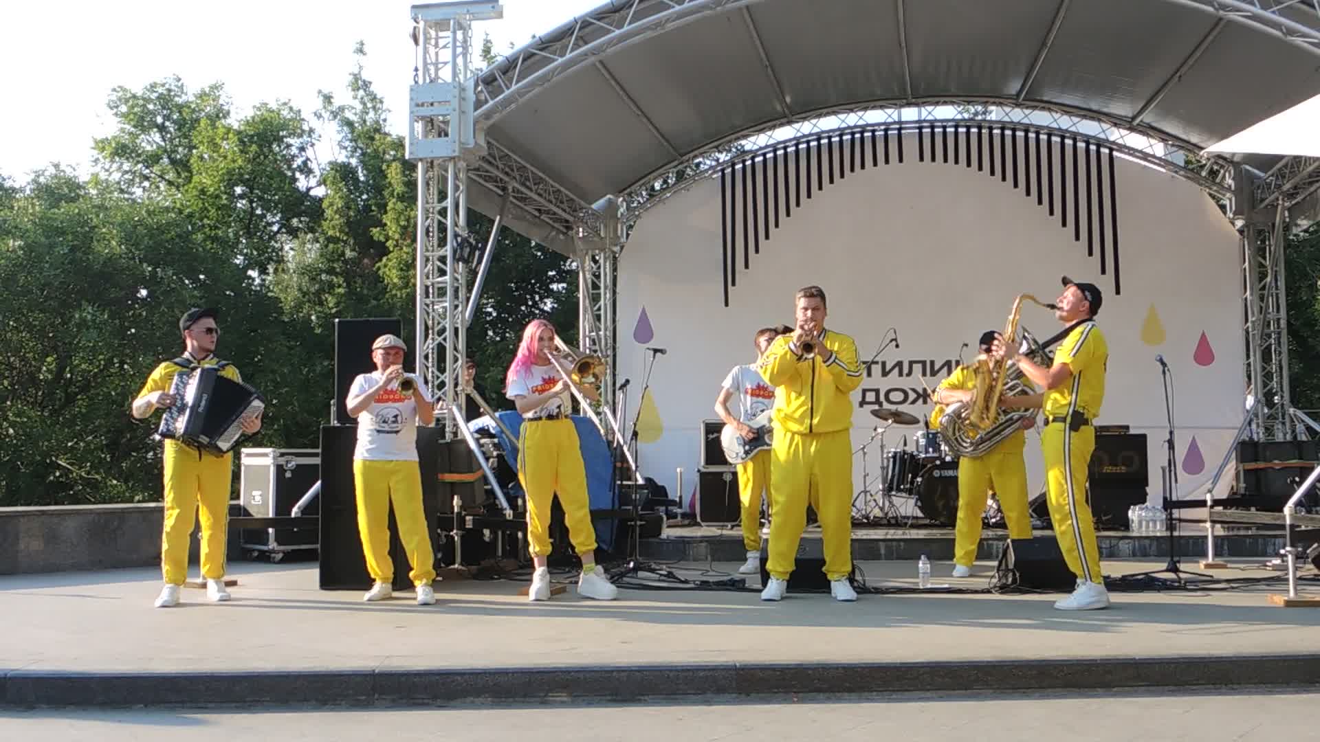 оркестр картония фото. дизель пенза болельщиков. небар нижний тагил. кургане в парке культуры и отдыха. пластилиновый дождь самара 2024.