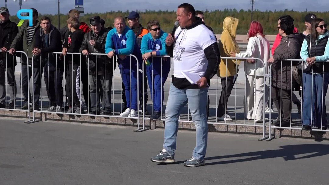 Подслушано в усть-тарке. Тарко сале мбоу сош 1 физра. Магазин виктория усть-тарка. Янг информ тарко. Вертикаль фильм постер.