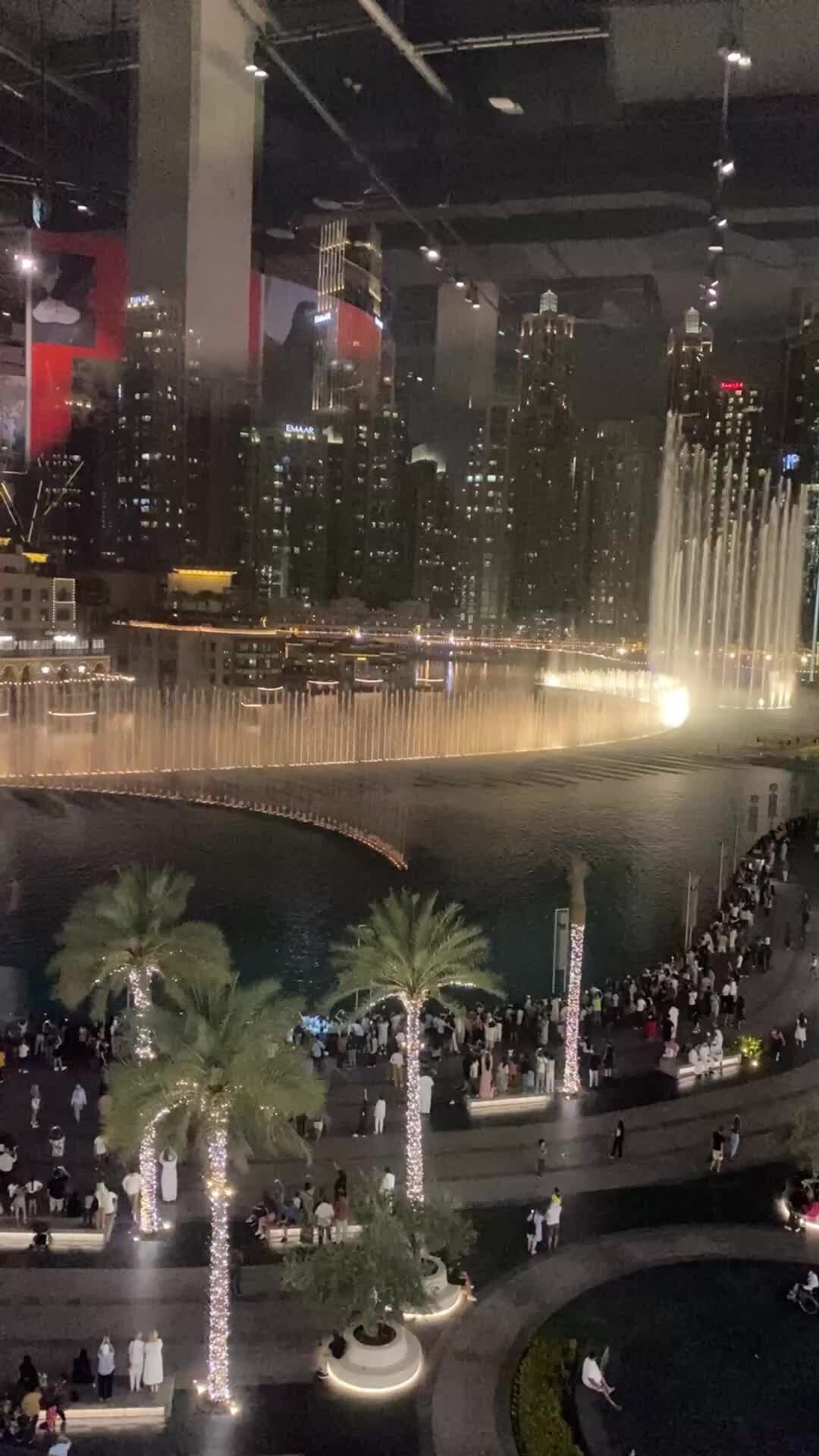 1 из 3 видео с поющими фонтанами из Дубай. еще. 