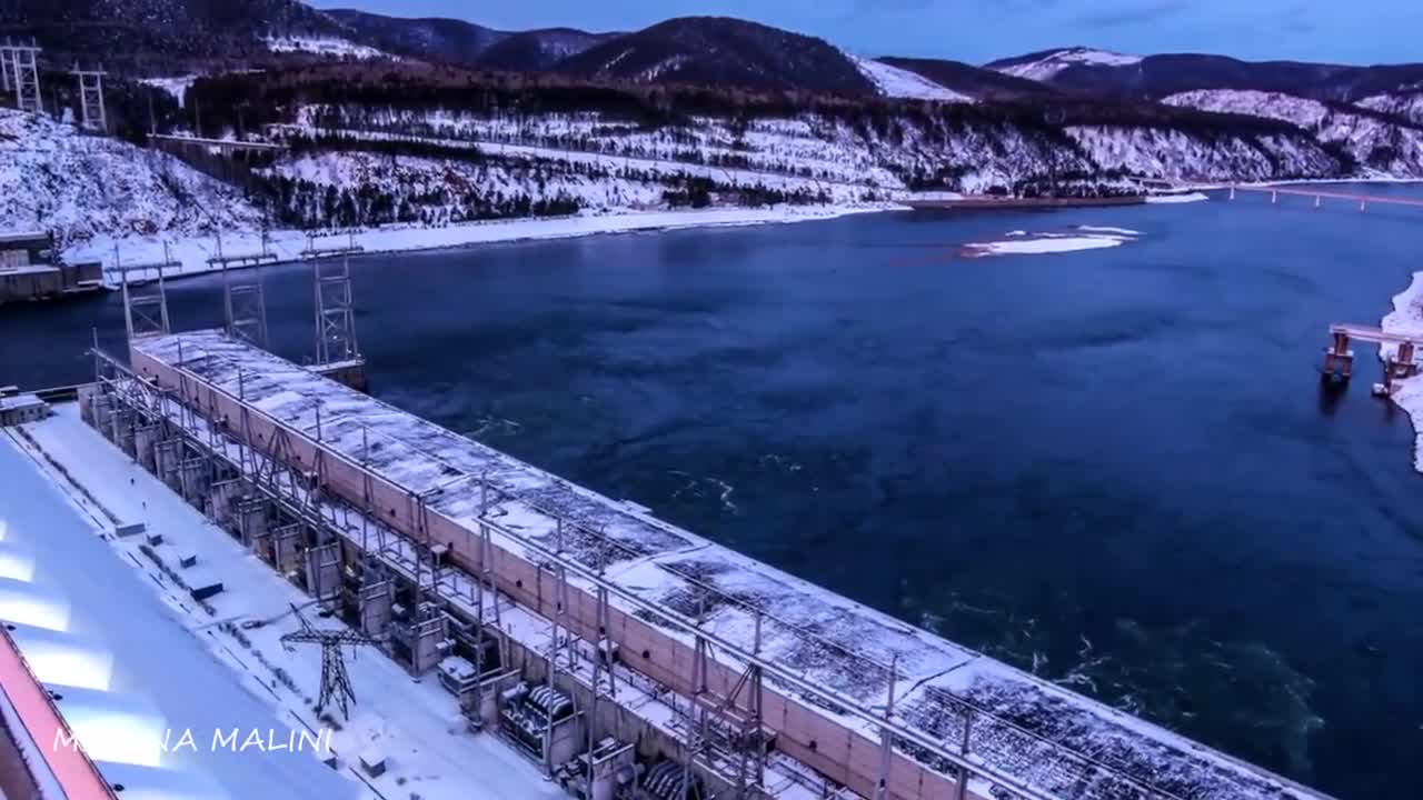 Городов сибири построена крупная гэс. Красноярская ГЭС. ГЭС Красноярск. Енисей Красноярск ГЭС. Красноярск плотина ГЭС зимой.