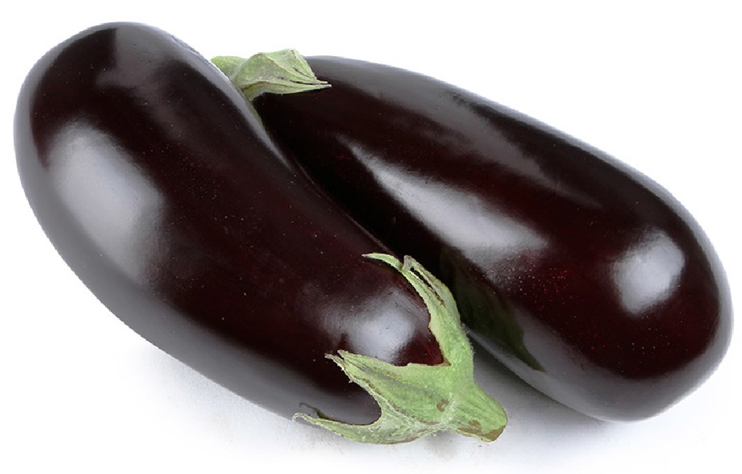 Backlazhan. переспелый баклажан. баклажан. что такое баклажан. Eggplant или aubergine.