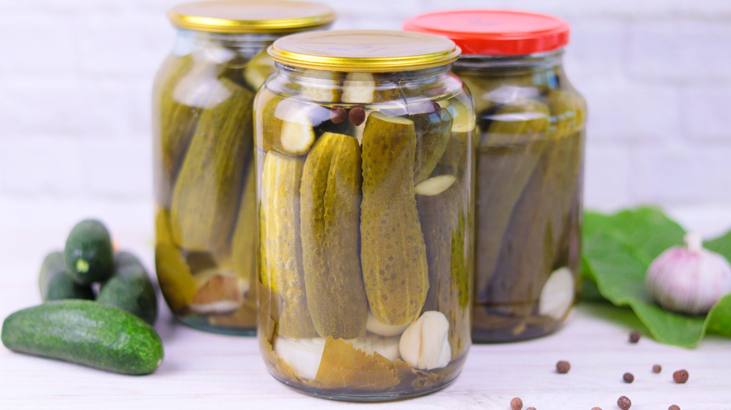 Огурцы маринованные по болгарски. Огурчики по болгарски. Огурчики по болгарски на зиму в литровых банках. Огурцы маринованные по болгарски. Огурцы по болгарски.