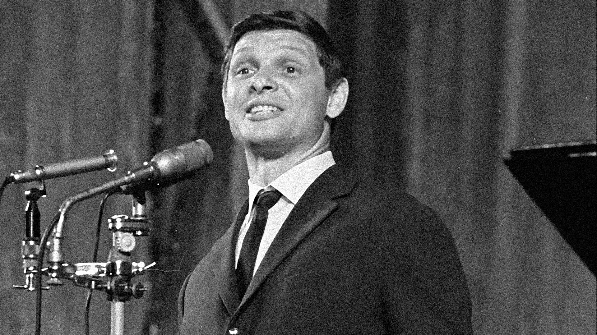 Семья ссср. Бабки на скамейке. Гармонь на завалинке. Советские музыканты. Пой предыдущую.