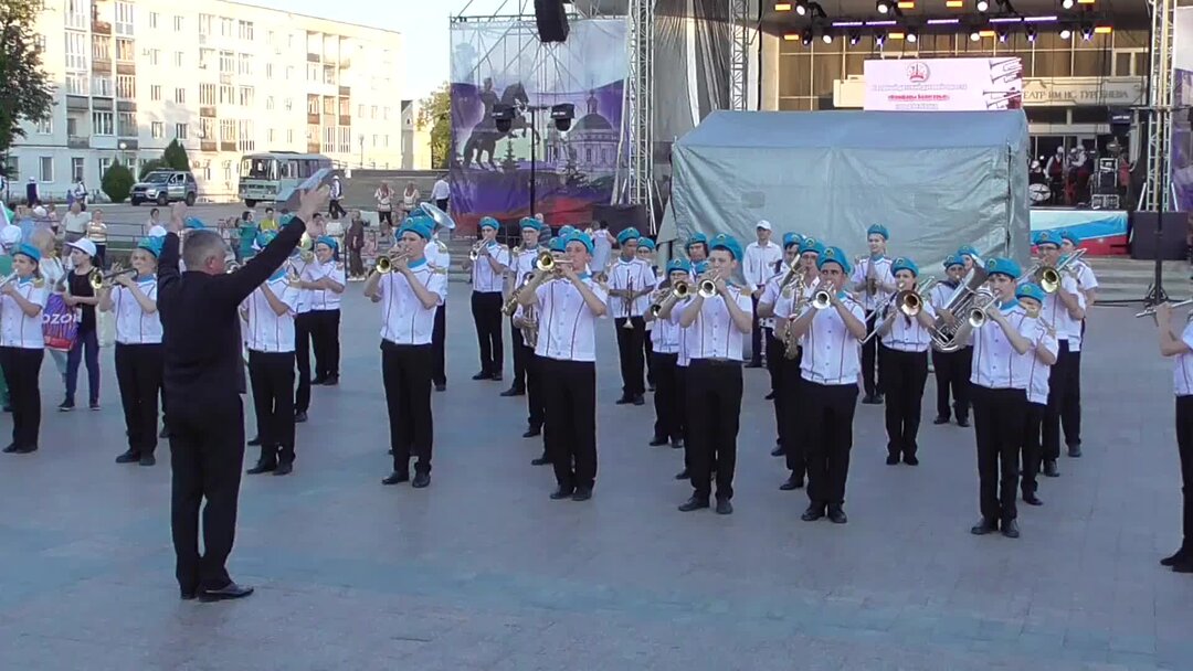Духовой оркестр на площади. Муниципальный духовой оркестр оренбург. Духовой оркестр на площади. Военно духовой оркестр. Муниципальный духовой оркестр оренбург.