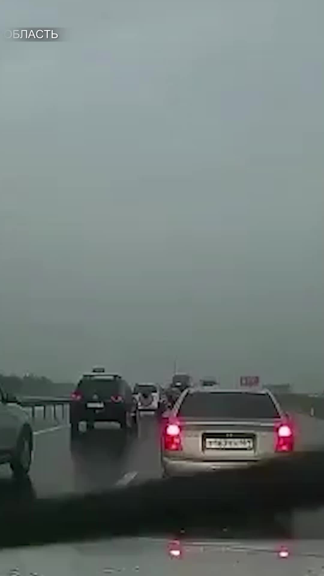 РЕН ТВ | Помеха сверху: молния ударила рядом с машиной в Челябинской ...