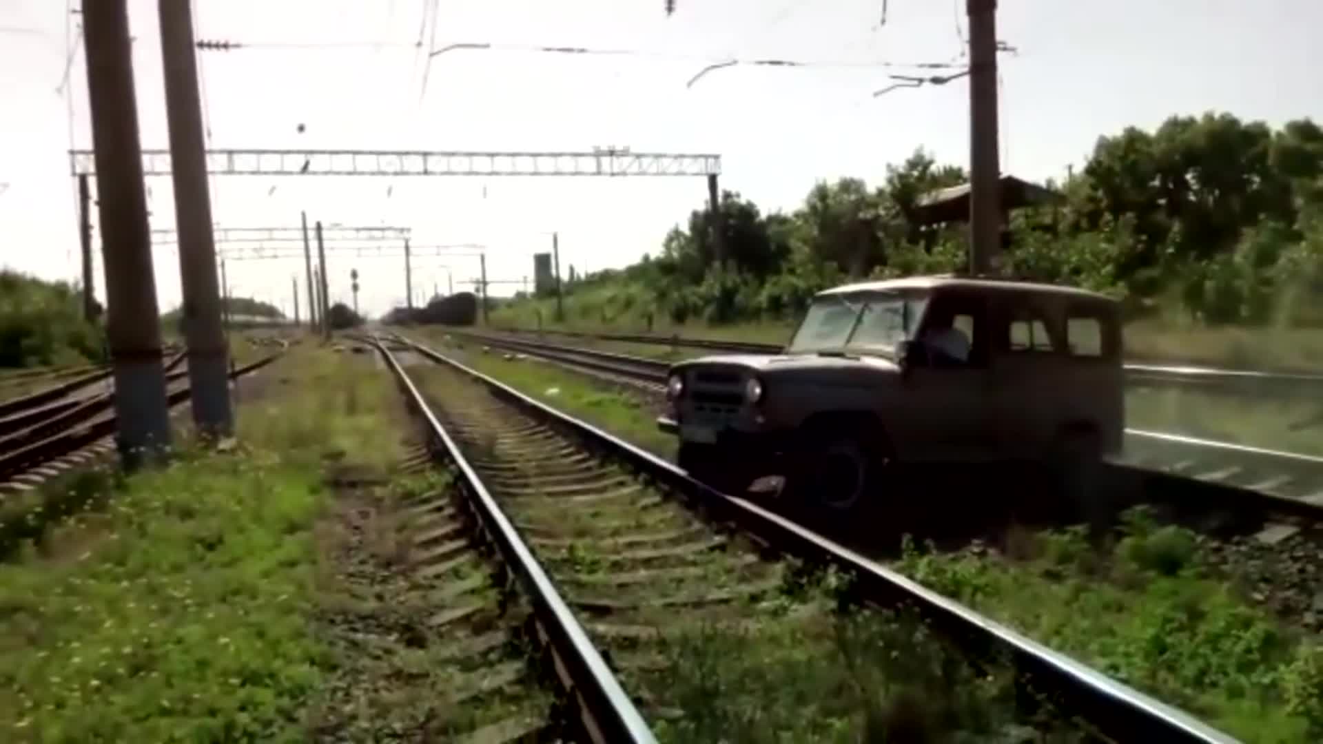 Машина на рельсах