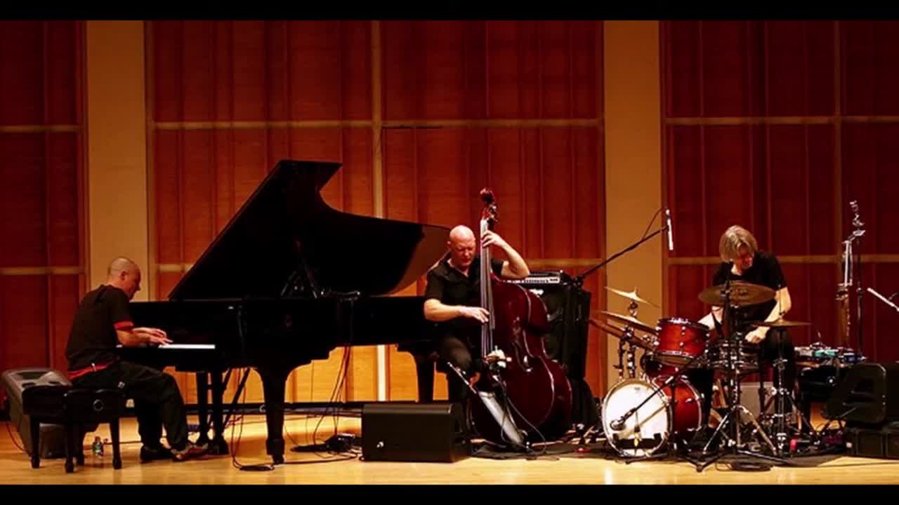Джазовое трио. Esbjörn Svensson Trio. Эсбьерн Свенссон пианист. Джаз бэнд трио. Джаз 21 века.