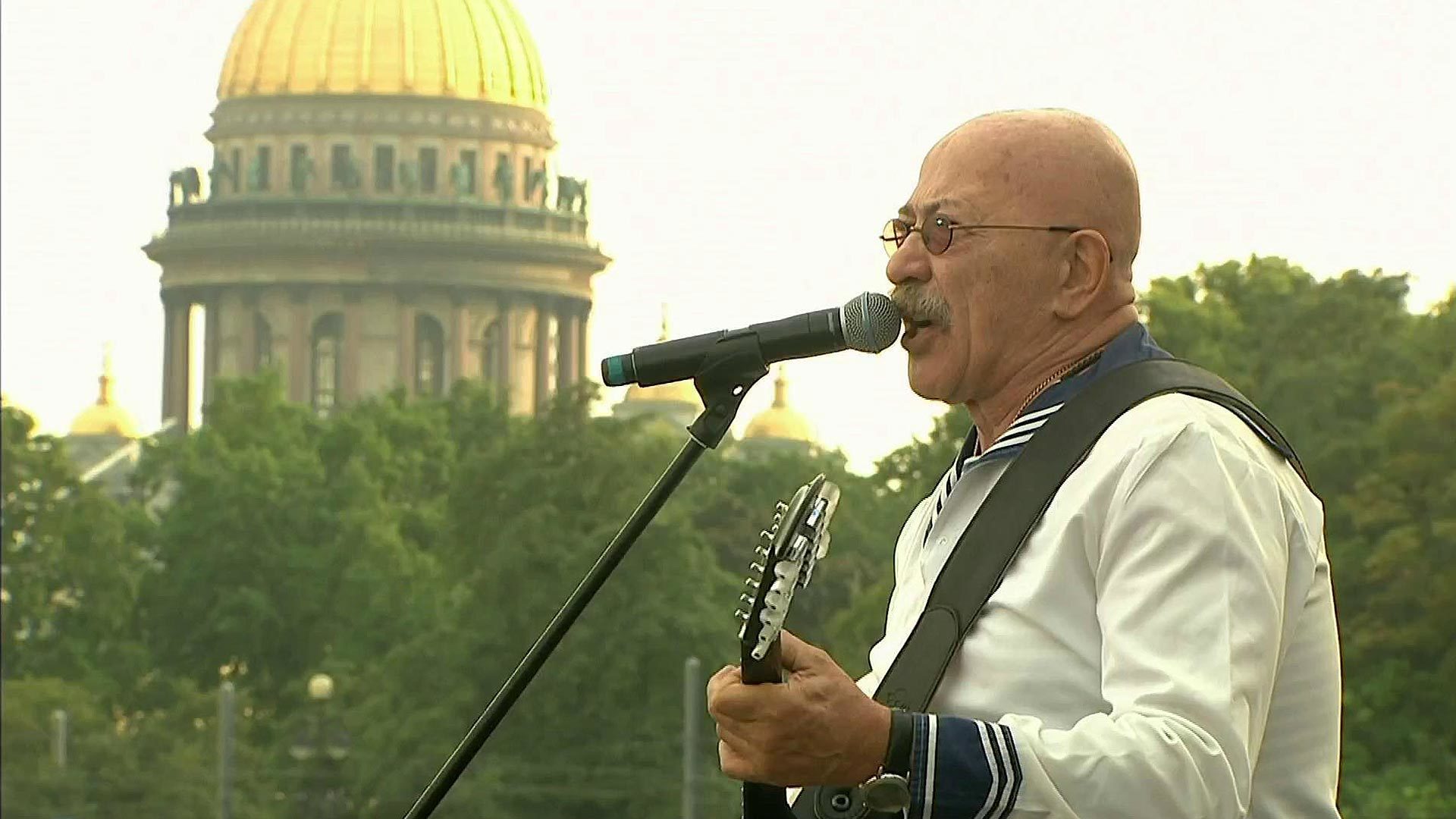 Розенбаум и каналы тянут руки. И каналы тянут руки серые ко мне розенбаум. Розенбаум и каналы тянут руки. Розенбаум по чарке. Розенбаум и каналы тянут руки.