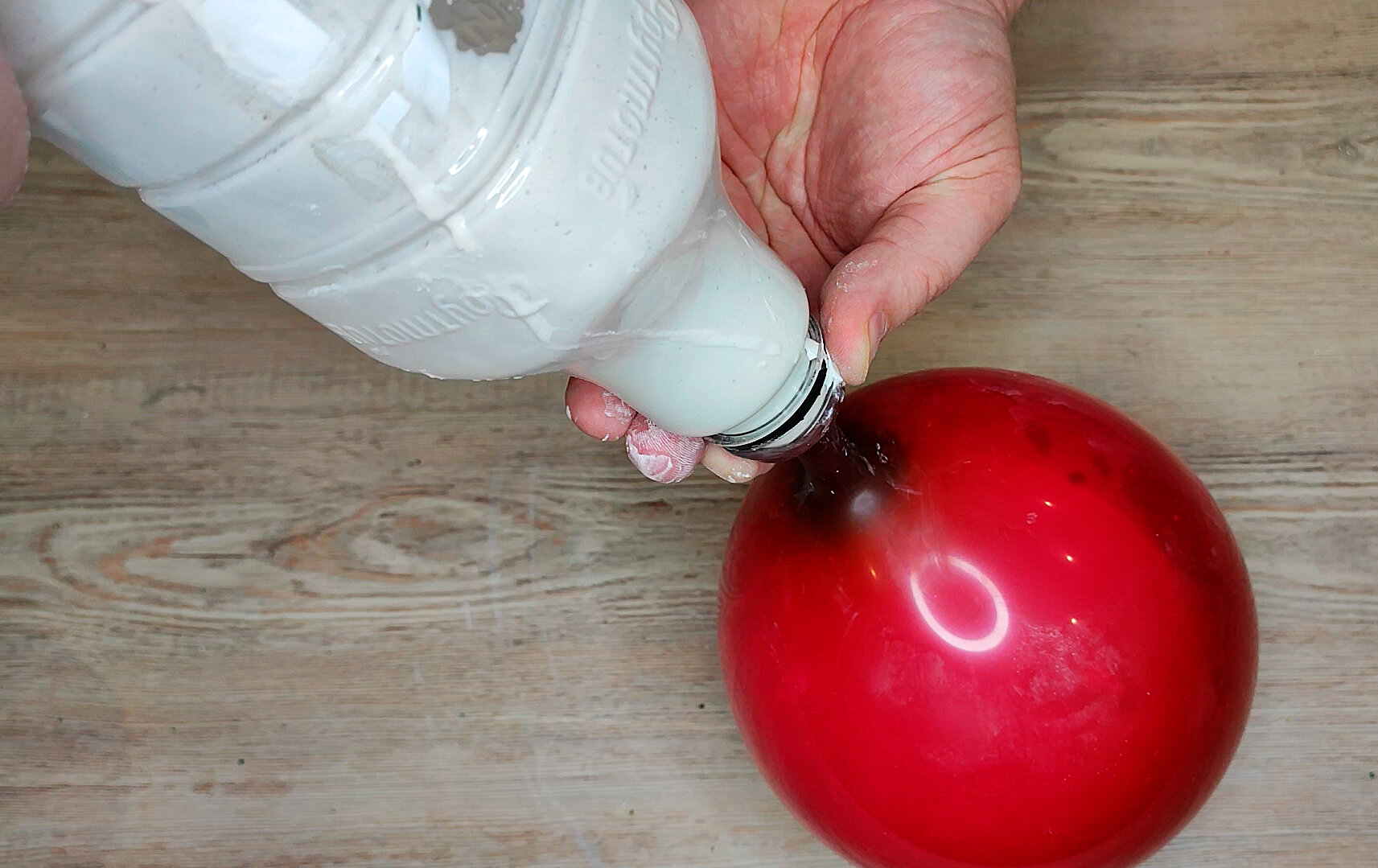 Эксперименты с эпоксидной смолой. Бетонный шар для сада. Бомбочки лампочка. Шары наполненные водой. Шары из цемента для сада своими.