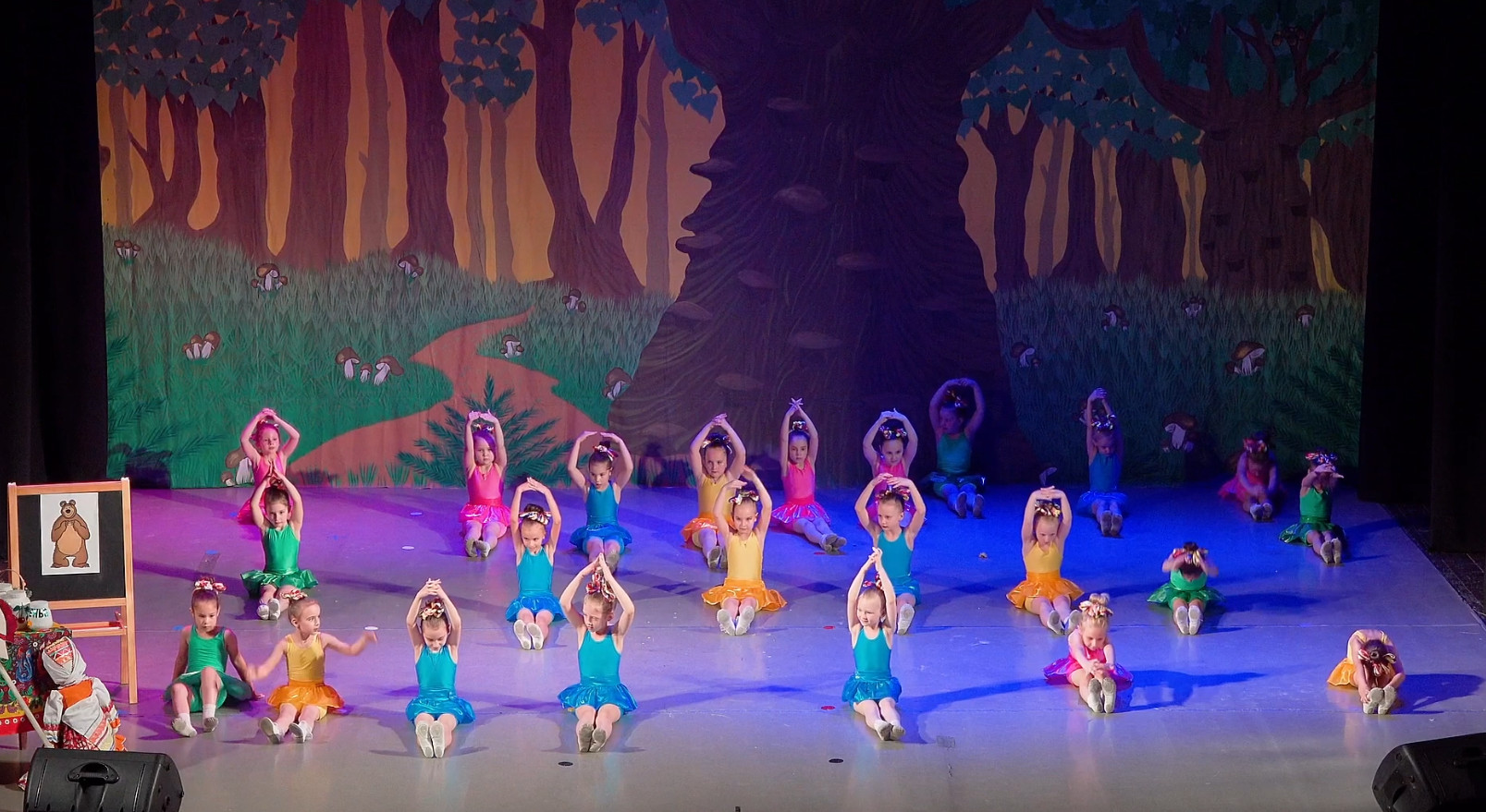 Танец под сказку. Ансамбль народного танца катюша чебоксары. Восточный фон. Волшебство танца. Народный ансамбль танца сказ.