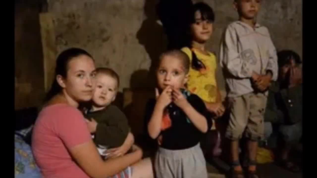 Дети донбасса в подвале. ДЕТИДОНБАССА В пожвалах. Донецкие дети в подвале. Беженцы Донбасса дети в подвале.