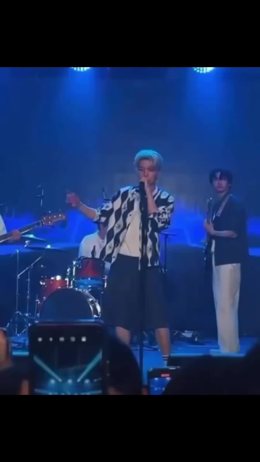 почему металлика спела группу крови. спела группу. Metallica moscow 2007. металлика в исполнении девушек на снегу. спела группу.