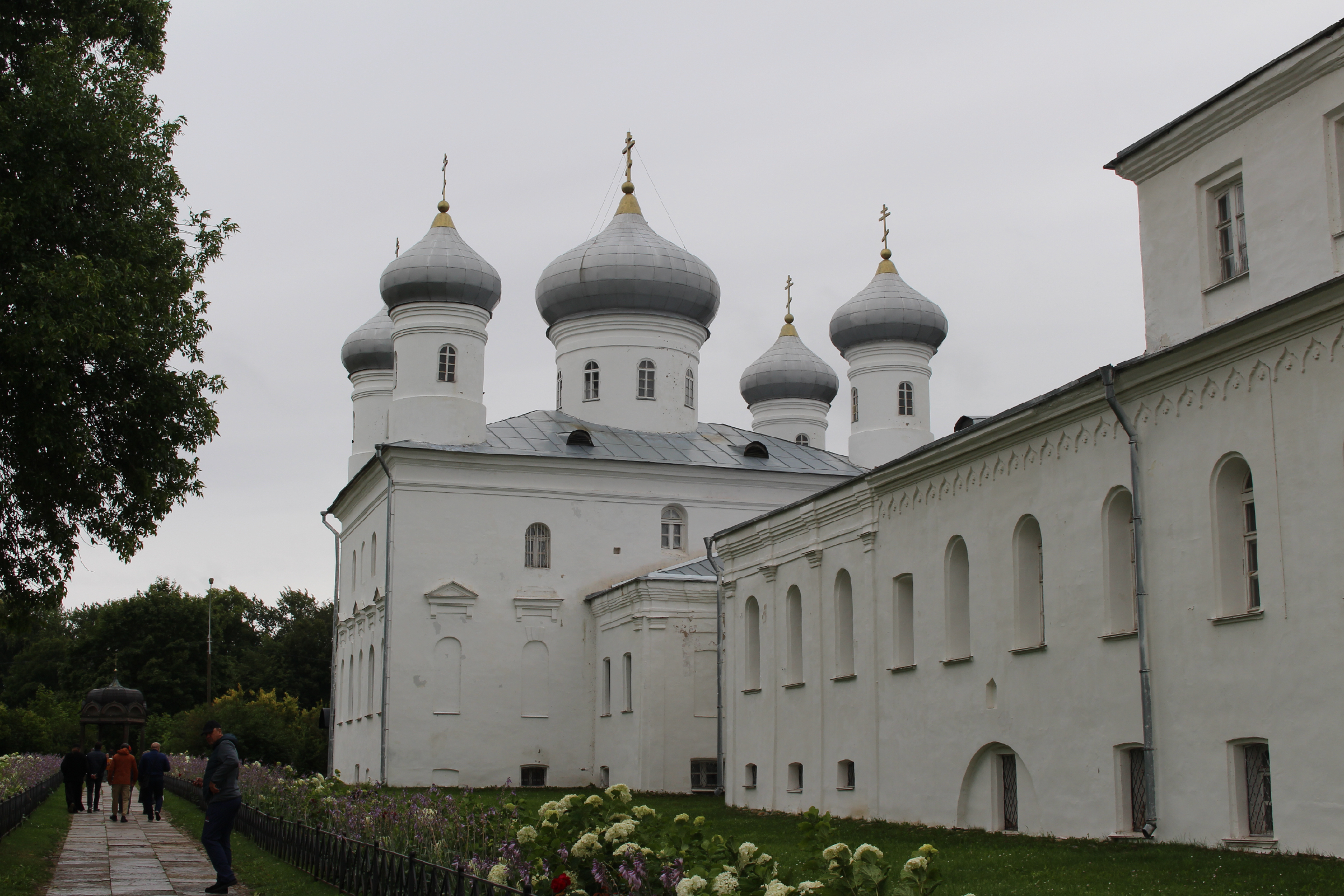 Жизнь в монастыре юрьев