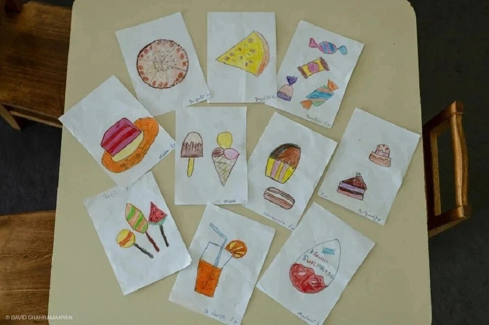 Дети Нагорного Карабаха нарисовали то, по чему больше всего соскучились из-за азербайджанской блокады.