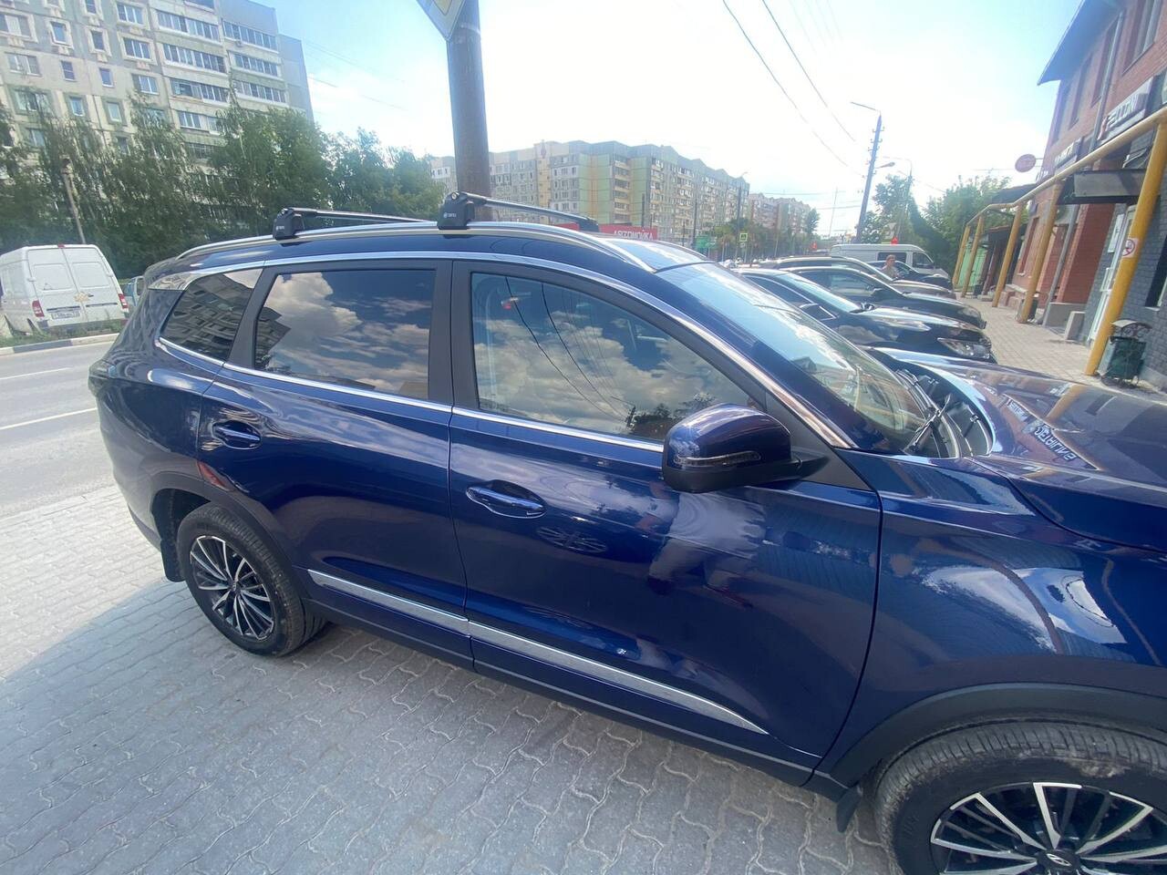 Установка багажника на Chery Tiggo 8 Pro Max в Туле – вид сбоку