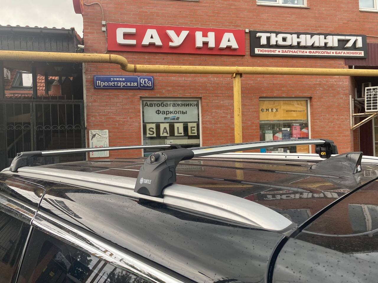 Установка багажника на крышу для KIA Carnival 2018+ в Туле – вид сбоку