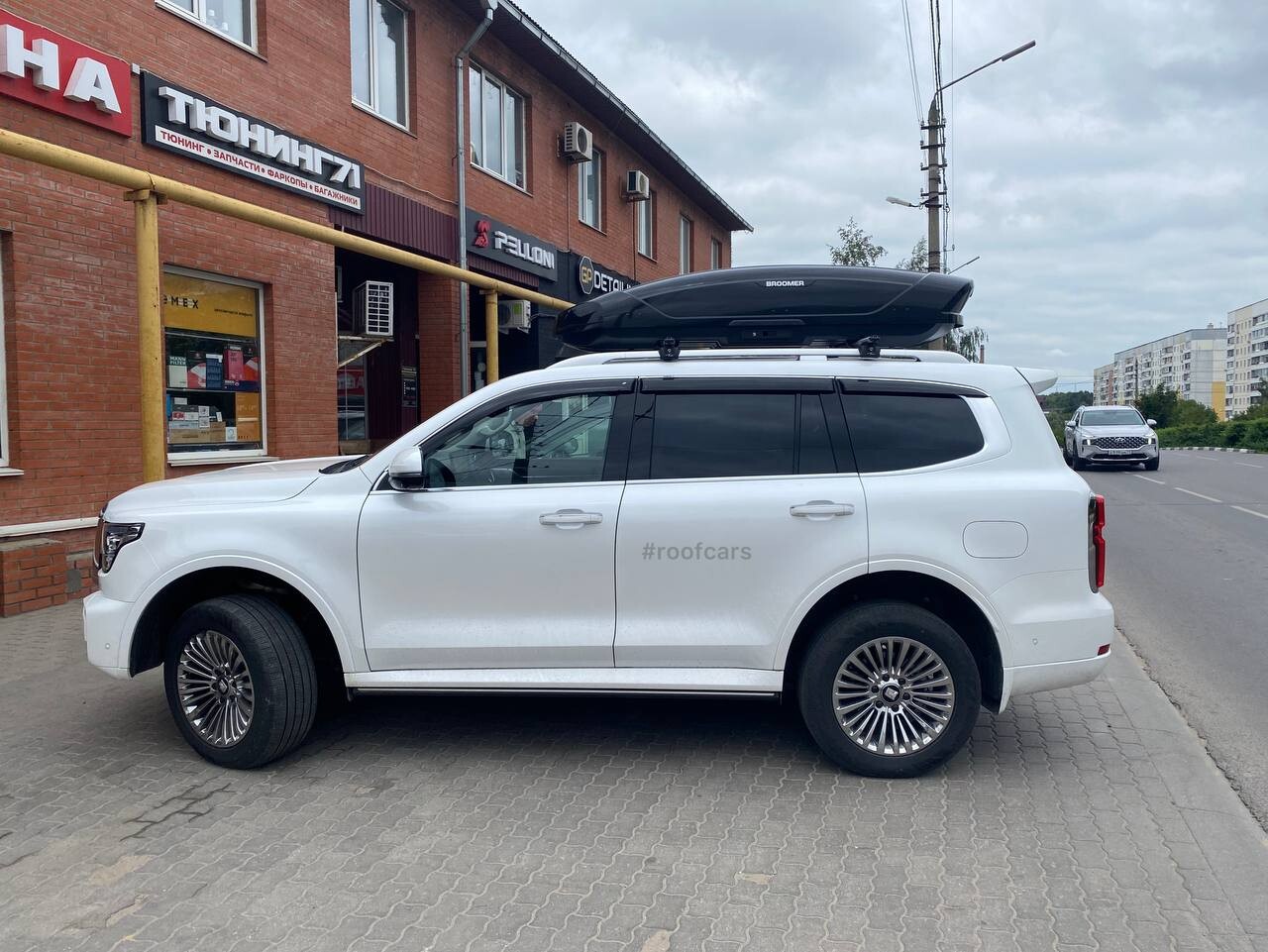 Установка рейлингов, багажника и автобокса 450л на Mazda CX-5 в Туле