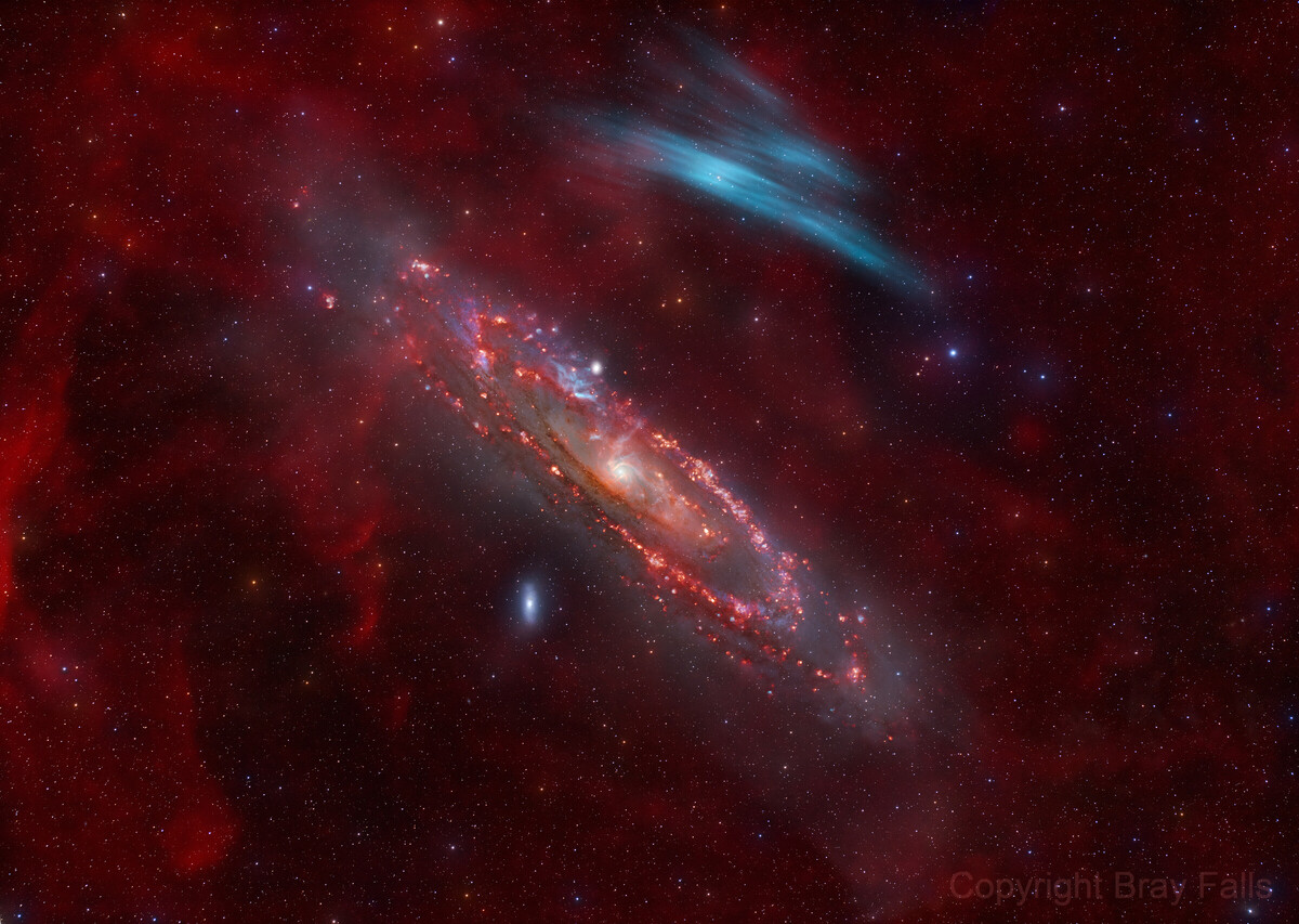 Знаменитая "кислородная дуга" возле Туманности Андромеды. Пока учёные не пришли к единому мнению, что же представляет собой эта структура, видимая в линии дважды ионизированного кислорода.