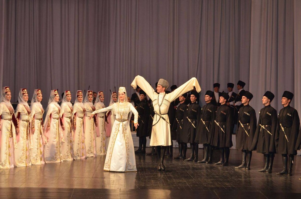 осетинский ансамбль алан. осетинские танцы. танец симд северной осетии. ансамбль алан симд. осетинские танцы.